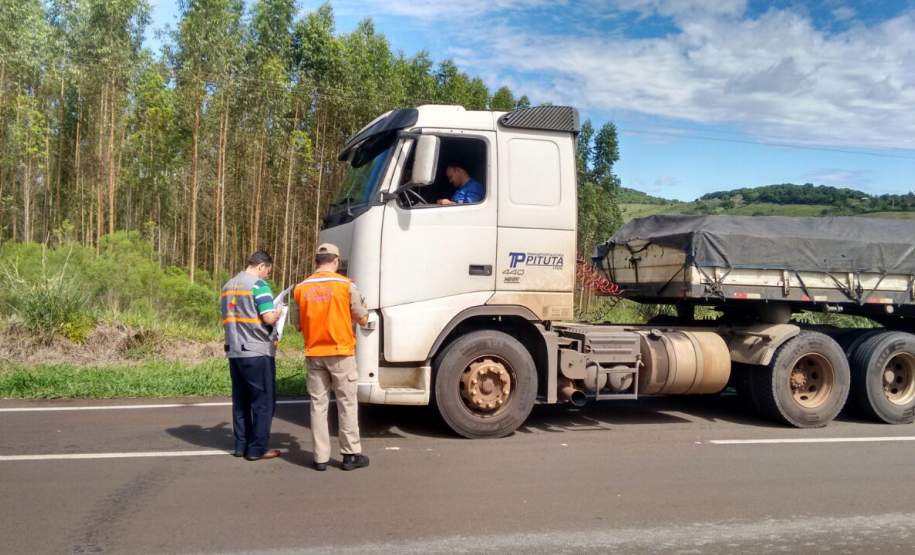 Fiscalização Produtos Perigosos Posto PRv Londrina-Pr. Fiscalização Produtos Perigosos Posto PRv Londrina-Pr.