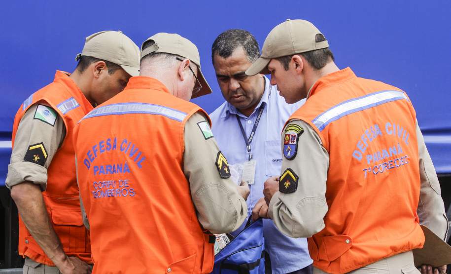 Operação de fiscalização de produtos perigosos é feita em cinco estados Os estados do Paraná, Santa Catarina, Rio Grande do Sul, Mato Grosso do Sul e São Paulo promoveram nesta quinta-feira (10), de forma simultânea, uma operação de abordagem e fiscalização dos veículos que transportam produtos perigosos