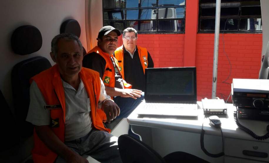 CEPDEC COORDENA SIMULADO ANUAL DA REER NO ESTADO No último sábado (19/11) foi realizado mais um simulado REER (Rede Estadual de Emergência de Radioamadores) em todo o estado. Nele os radioamadores e bombeiros militares das 15 Coordenadorias Regionais de Proteção e Defesa Civil (CORPDECS) realizaram atividades que simulavam o acontecimento de um desastre e as necessidades reais que surgem destas situações adversas, especialmente no que tange a comunicação nos desastres.