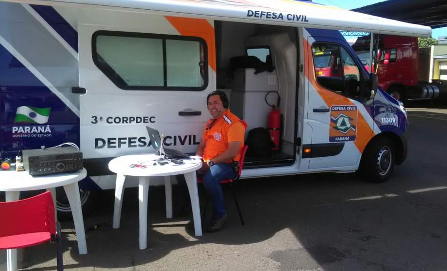 CEPDEC COORDENA SIMULADO ANUAL DA REER NO ESTADO No último sábado (19/11) foi realizado mais um simulado REER (Rede Estadual de Emergência de Radioamadores) em todo o estado. Nele os radioamadores e bombeiros militares das 15 Coordenadorias Regionais de Proteção e Defesa Civil (CORPDECS) realizaram atividades que simulavam o acontecimento de um desastre e as necessidades reais que surgem destas situações adversas, especialmente no que tange a comunicação nos desastres.