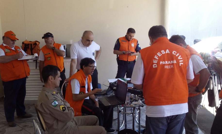 CEPDEC COORDENA SIMULADO ANUAL DA REER NO ESTADO No último sábado (19/11) foi realizado mais um simulado REER (Rede Estadual de Emergência de Radioamadores) em todo o estado. Nele os radioamadores e bombeiros militares das 15 Coordenadorias Regionais de Proteção e Defesa Civil (CORPDECS) realizaram atividades que simulavam o acontecimento de um desastre e as necessidades reais que surgem destas situações adversas, especialmente no que tange a comunicação nos desastres.