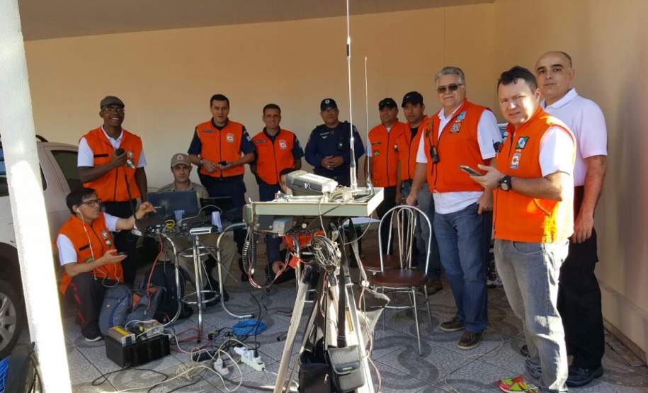 CEPDEC COORDENA SIMULADO ANUAL DA REER NO ESTADO No último sábado (19/11) foi realizado mais um simulado REER (Rede Estadual de Emergência de Radioamadores) em todo o estado. Nele os radioamadores e bombeiros militares das 15 Coordenadorias Regionais de Proteção e Defesa Civil (CORPDECS) realizaram atividades que simulavam o acontecimento de um desastre e as necessidades reais que surgem destas situações adversas, especialmente no que tange a comunicação nos desastres.