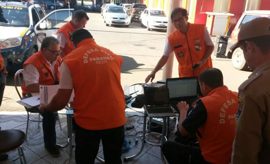 CEPDEC COORDENA SIMULADO ANUAL DA REER NO ESTADO No último sábado (19/11) foi realizado mais um simulado REER (Rede Estadual de Emergência de Radioamadores) em todo o estado. Nele os radioamadores e bombeiros militares das 15 Coordenadorias Regionais de Proteção e Defesa Civil (CORPDECS) realizaram atividades que simulavam o acontecimento de um desastre e as necessidades reais que surgem destas situações adversas, especialmente no que tange a comunicação nos desastres.