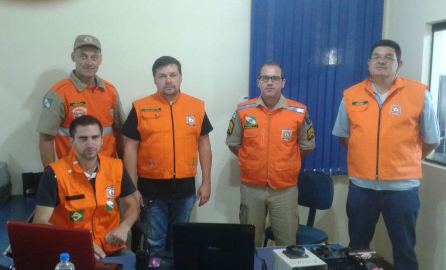 CEPDEC COORDENA SIMULADO ANUAL DA REER NO ESTADO No último sábado (19/11) foi realizado mais um simulado REER (Rede Estadual de Emergência de Radioamadores) em todo o estado. Nele os radioamadores e bombeiros militares das 15 Coordenadorias Regionais de Proteção e Defesa Civil (CORPDECS) realizaram atividades que simulavam o acontecimento de um desastre e as necessidades reais que surgem destas situações adversas, especialmente no que tange a comunicação nos desastres.