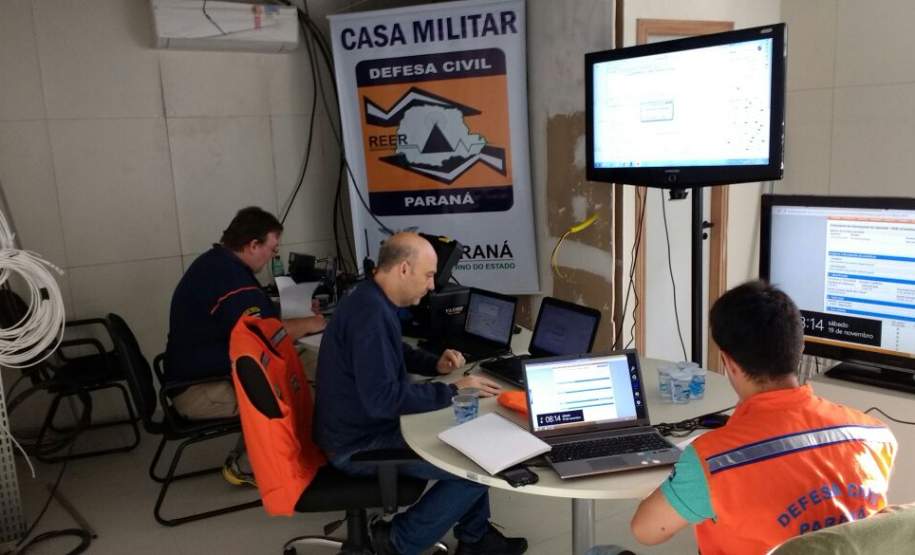 CEPDEC COORDENA SIMULADO ANUAL DA REER NO ESTADO No último sábado (19/11) foi realizado mais um simulado REER (Rede Estadual de Emergência de Radioamadores) em todo o estado. Nele os radioamadores e bombeiros militares das 15 Coordenadorias Regionais de Proteção e Defesa Civil (CORPDECS) realizaram atividades que simulavam o acontecimento de um desastre e as necessidades reais que surgem destas situações adversas, especialmente no que tange a comunicação nos desastres.