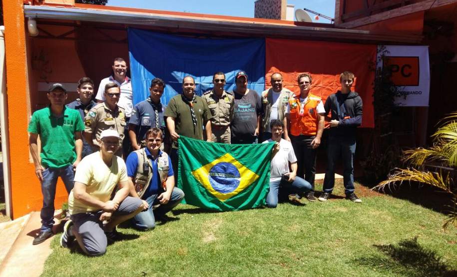 CEPDEC COORDENA SIMULADO ANUAL DA REER NO ESTADO No último sábado (19/11) foi realizado mais um simulado REER (Rede Estadual de Emergência de Radioamadores) em todo o estado. Nele os radioamadores e bombeiros militares das 15 Coordenadorias Regionais de Proteção e Defesa Civil (CORPDECS) realizaram atividades que simulavam o acontecimento de um desastre e as necessidades reais que surgem destas situações adversas, especialmente no que tange a comunicação nos desastres.