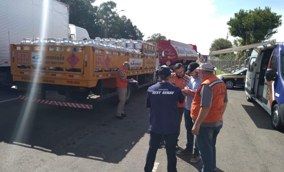 2ª CORPDEC Realiza Fiscalização ao Transporte Rodoviário de Produtos Perigosos