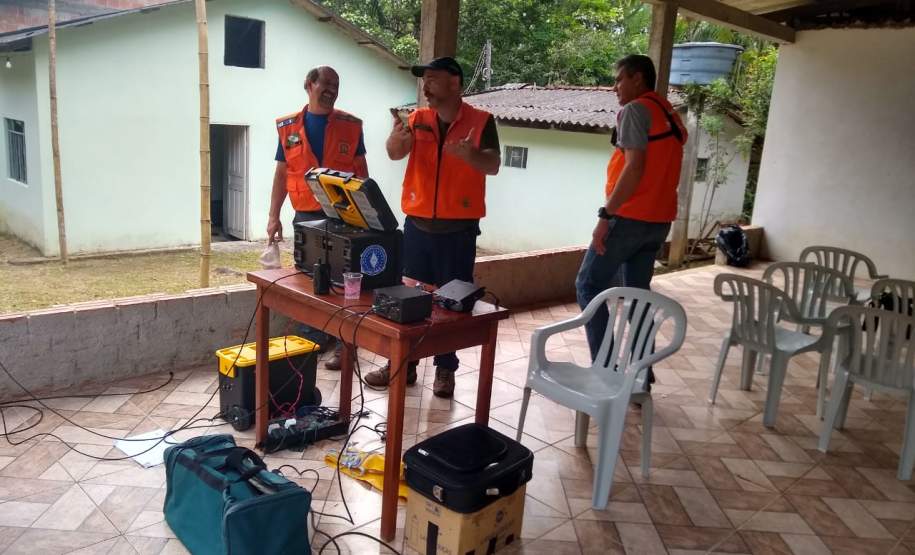 Coordenadoria Estadual de Proteção e Defesa Civil realiza simulado de abandono de área na comunidade Rio Sagrado, no município de Morretes.