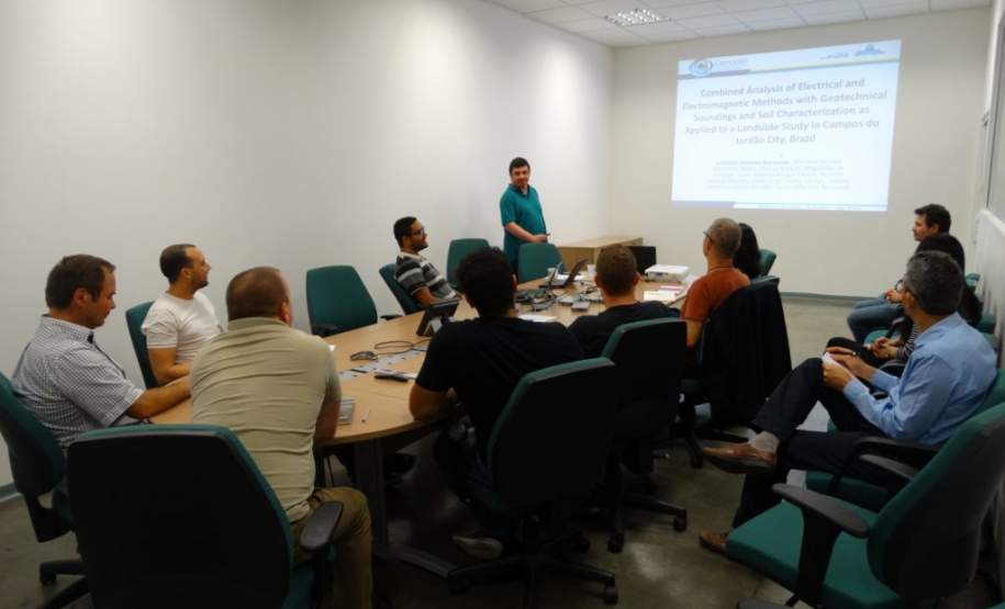 Pesquisador do Cemaden aponta métodos para melhor compreensão dos processos de deslizamentos e seus impactos em edificações Pesquisador do Cemaden aponta métodos para melhor compreensão dos processos de deslizamentos e seus impactos em edificações