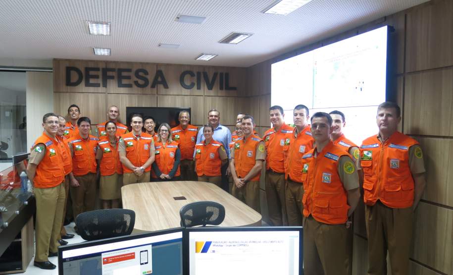 Secretário Ney Leprevost visita Defesa Civil - apresentação do CEGERD