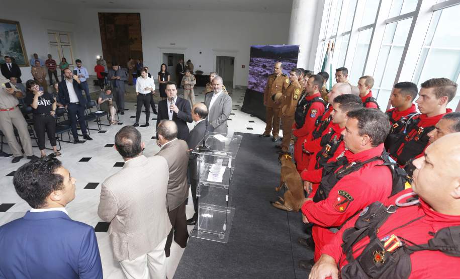 GOVERNADOR HOMENAGEIA BOMBEIROS E OUTROS PROFISSIONAIS DO ESTADO QUE ATUARAM EM BRUMADINHO, MG O governador Carlos Massa Ratinho Junior homenageou, nesta segunda-feira (1/4) bombeiros do Estado e profissionais de outras áreas enviados pelo Paraná para apoio aos trabalhos em Brumadinho (MG), após o rompimento da barragem da Mina do Feijão. Curitiba, 01-04-19.Foto: Arnaldo Alves / ANPr.
