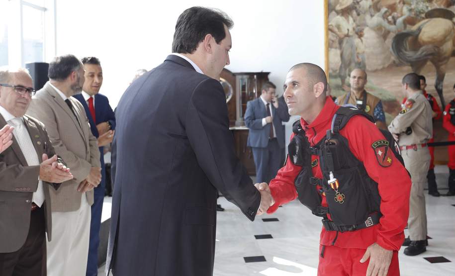 GOVERNADOR HOMENAGEIA BOMBEIROS E OUTROS PROFISSIONAIS DO ESTADO QUE ATUARAM EM BRUMADINHO, MG O governador Carlos Massa Ratinho Junior homenageou, nesta segunda-feira (1/4) bombeiros do Estado e profissionais de outras áreas enviados pelo Paraná para apoio aos trabalhos em Brumadinho (MG), após o rompimento da barragem da Mina do Feijão. Curitiba, 01-04-19.Foto: Arnaldo Alves / ANPr.