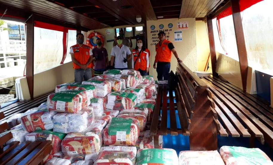 entrega de cestas básicas na Ilha do Mel