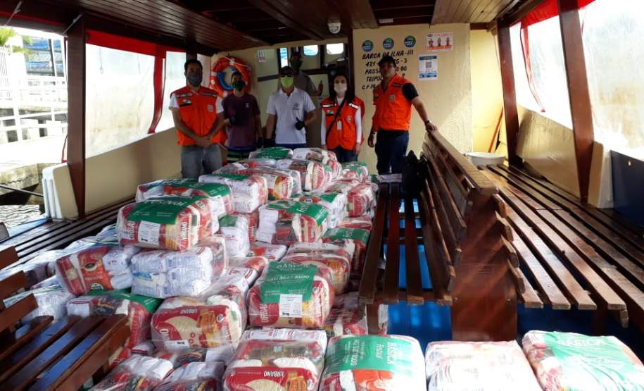 entrega de cestas básicas na Ilha do Mel