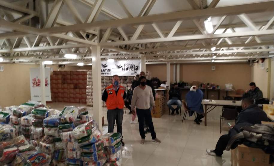 Entrega de cestas à CUFA