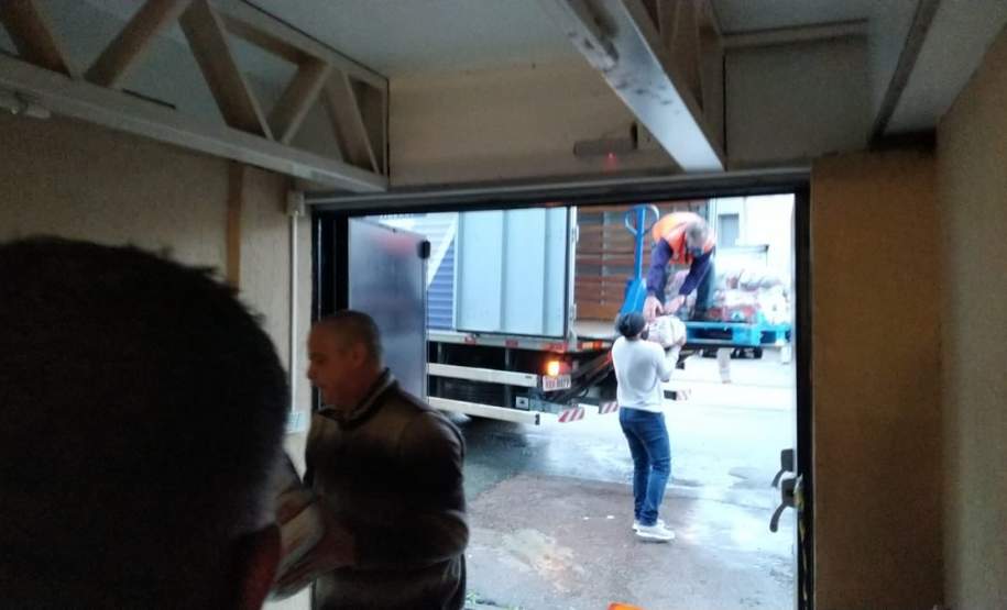 Entrega de cestas à CUFA