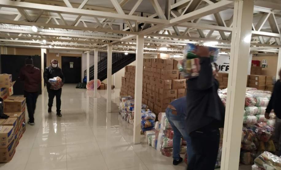 Entrega de cestas à CUFA