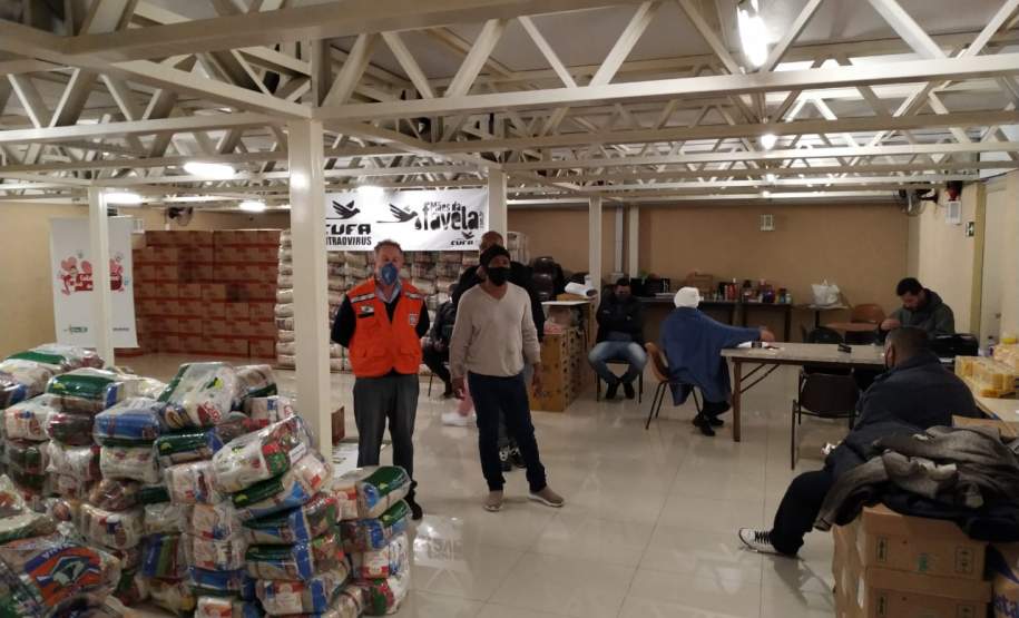 Entrega de cestas à CUFA