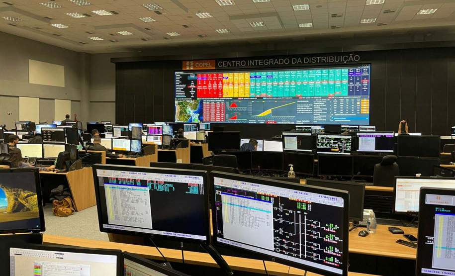 Temporais deixam mais de 1,2 mil casas destelhadas no Paraná