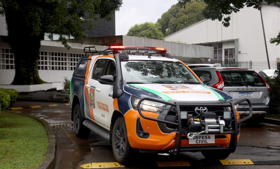 Defesa Civil do Paraná parte para o litoral de São Paulo para auxiliar municípios afetados pelas chuvas