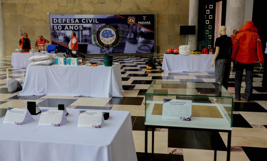 Exposição no Palácio Iguaçu comemorou 50 anos da Defesa Civil do Paraná