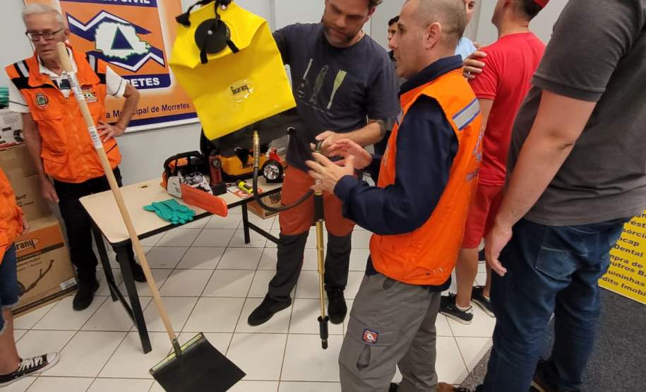 entrega de materiais em Morretes