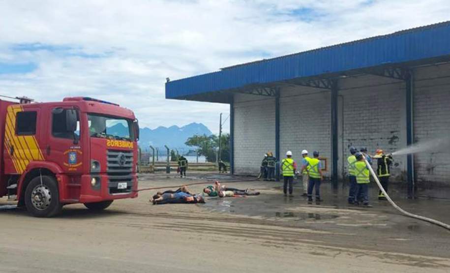 Exercício no Porto de Antonina simula atendimento de emergência com produto tóxico