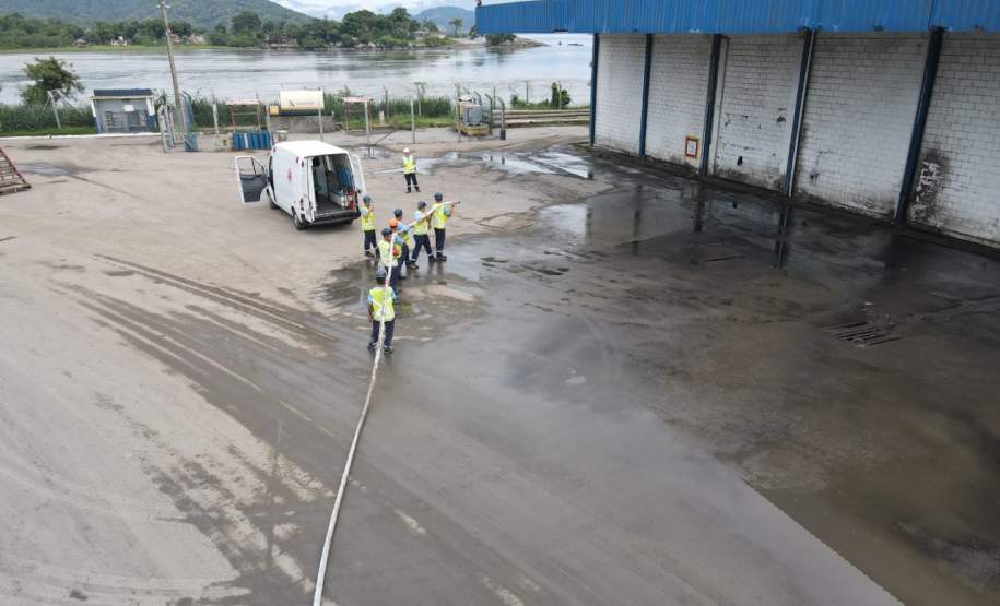 Exercício no Porto de Antonina simula atendimento de emergência com produto tóxico