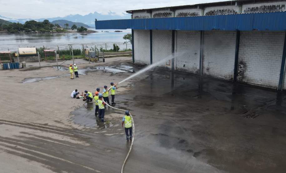 Exercício no Porto de Antonina simula atendimento de emergência com produto tóxico