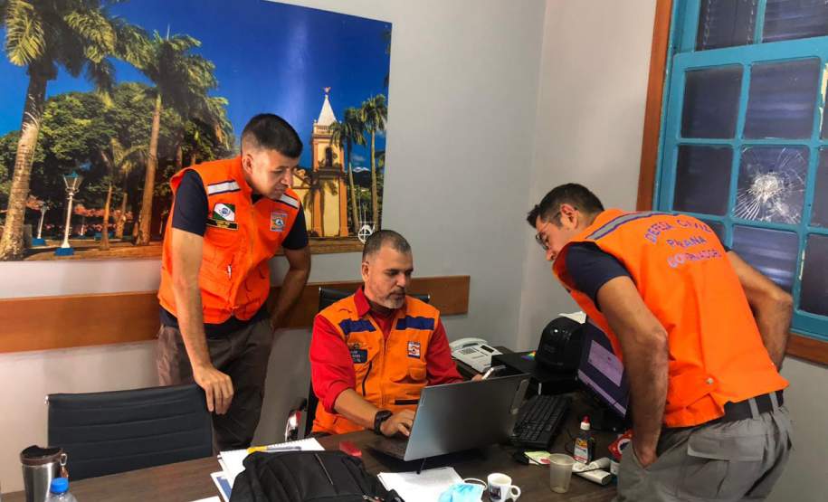 Após ajudar municípios atingidos pelas chuvas, técnicos do Paraná relatam trabalho em São Paulo
