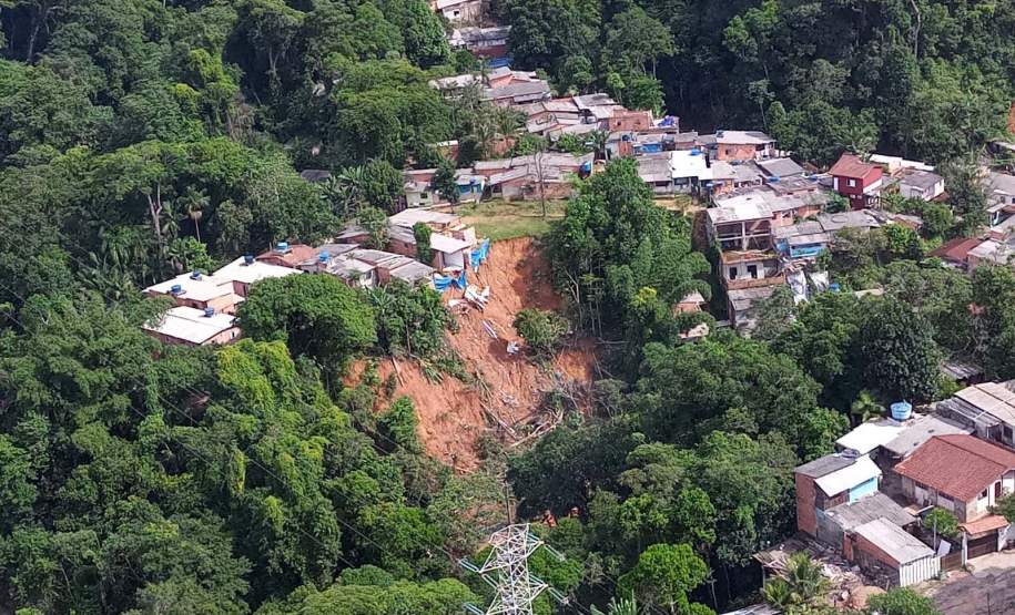 Após ajudar municípios atingidos pelas chuvas, técnicos do Paraná relatam trabalho em São Paulo