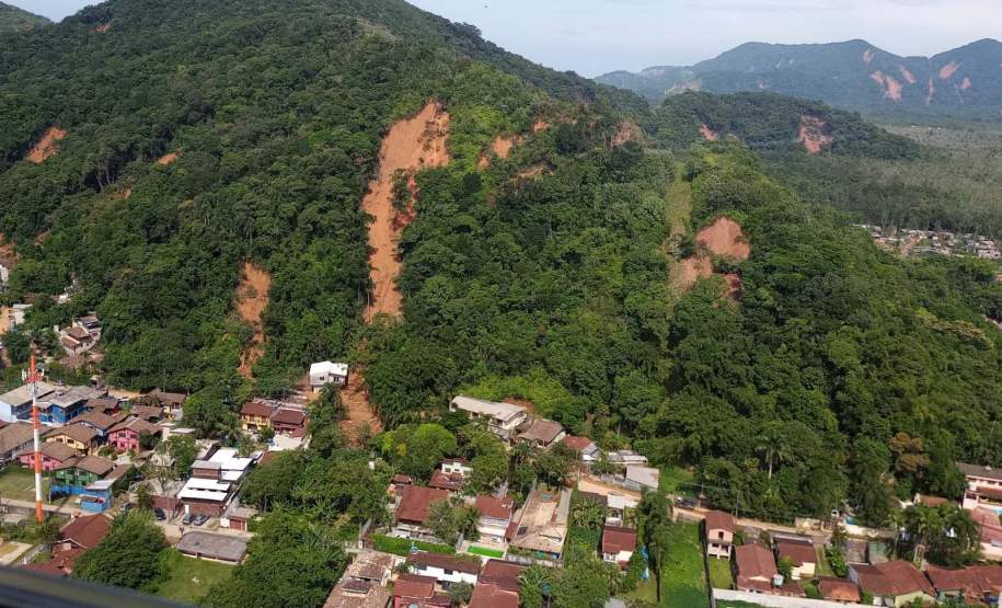 Após ajudar municípios atingidos pelas chuvas, técnicos do Paraná relatam trabalho em São Paulo
