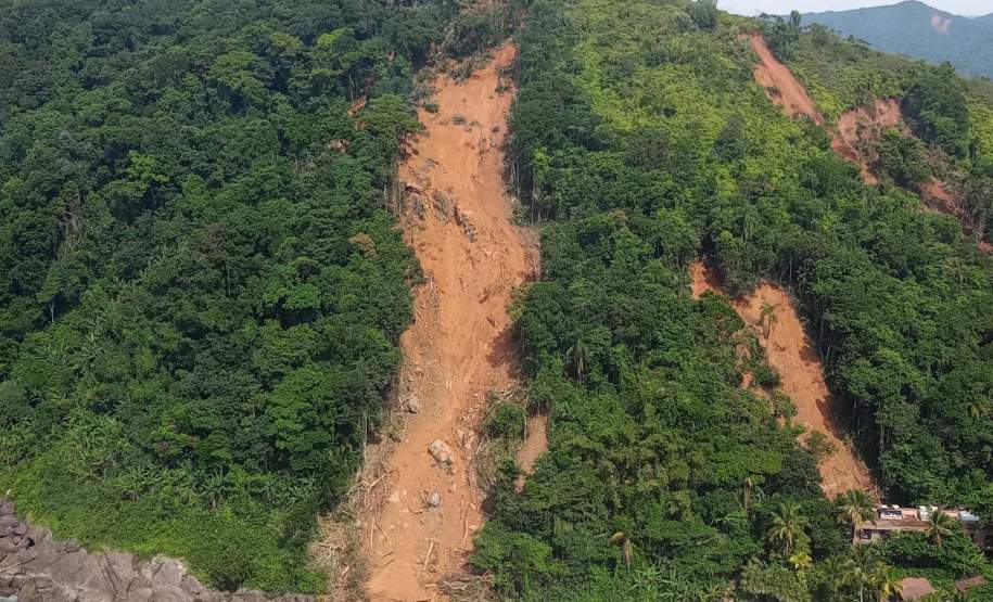 Após ajudar municípios atingidos pelas chuvas, técnicos do Paraná relatam trabalho em São Paulo