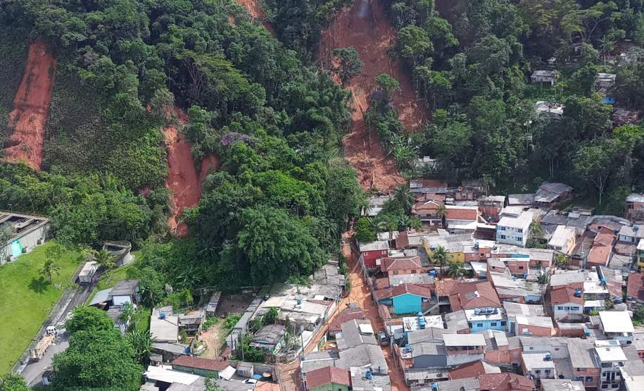 Após ajudar municípios atingidos pelas chuvas, técnicos do Paraná relatam trabalho em São Paulo
