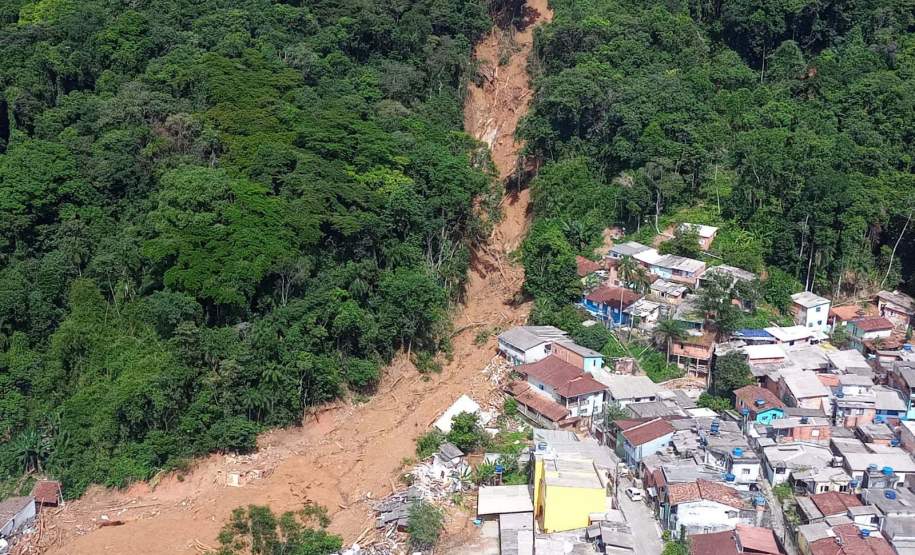 Após ajudar municípios atingidos pelas chuvas, técnicos do Paraná relatam trabalho em São Paulo