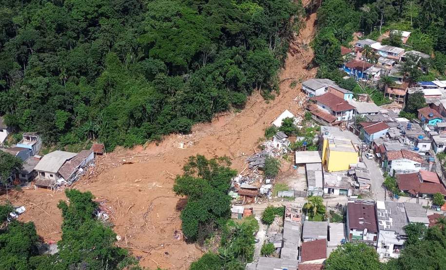 Após ajudar municípios atingidos pelas chuvas, técnicos do Paraná relatam trabalho em São Paulo