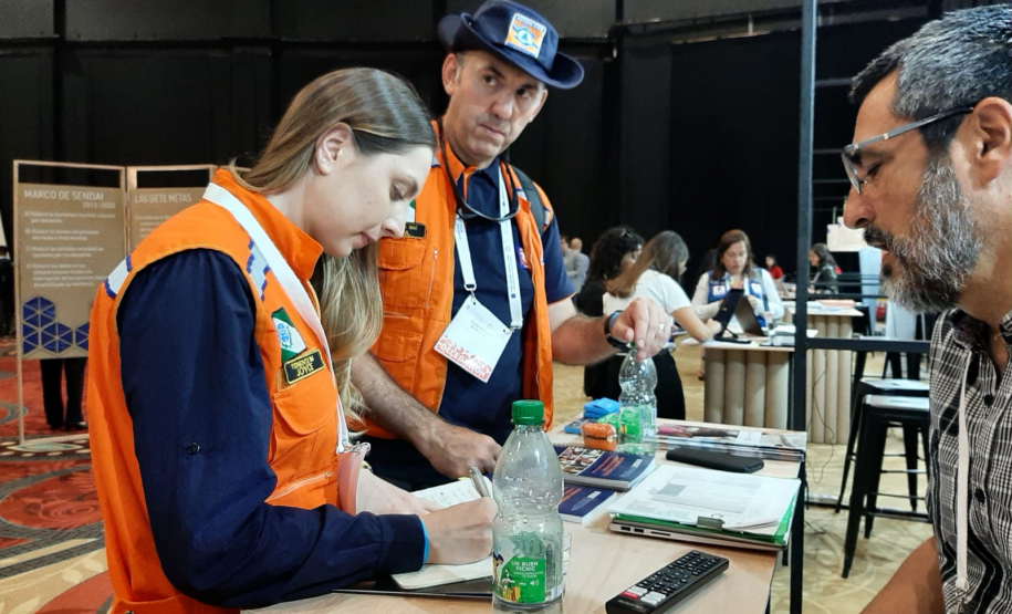 Comitiva do Paraná integra discussões no Uruguai sobre a gestão de riscos e desastres do continente