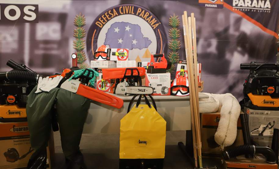Piana entrega equipamentos para Bombeiros e "kits de resposta" a eventos climáticos para cidades