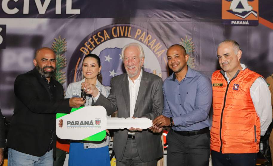 Piana entrega equipamentos para Bombeiros e "kits de resposta" a eventos climáticos para cidades