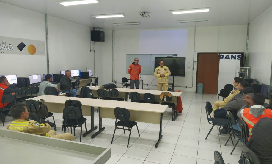 Coordenadores de Defesa Civil dos Campos Gerais recebem treinamento