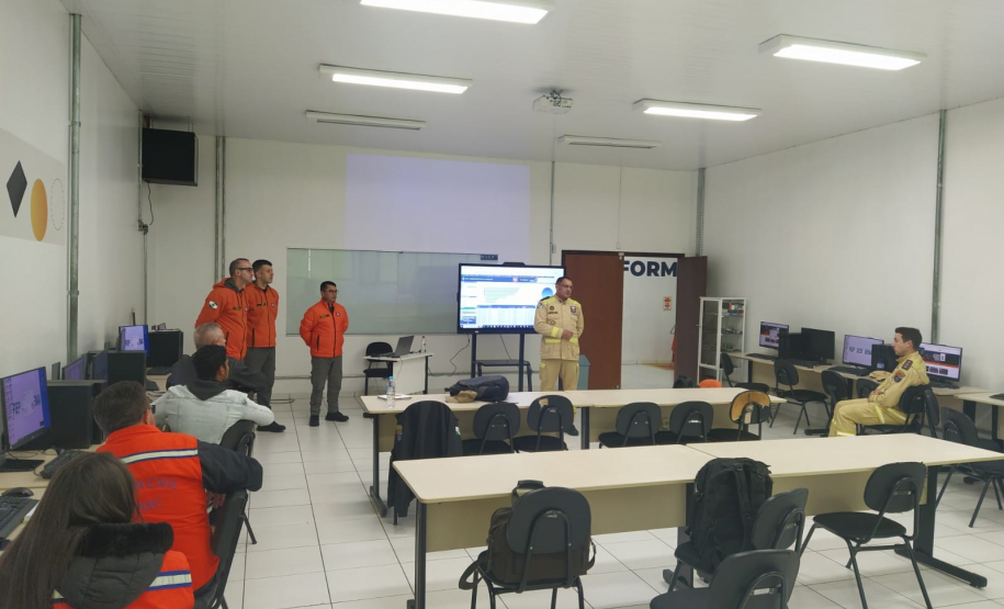 Coordenadores de Defesa Civil dos Campos Gerais recebem treinamento