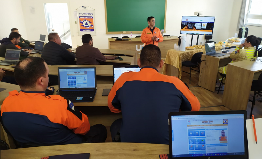 Coordenadores de Defesa Civil dos Campos Gerais recebem treinamento