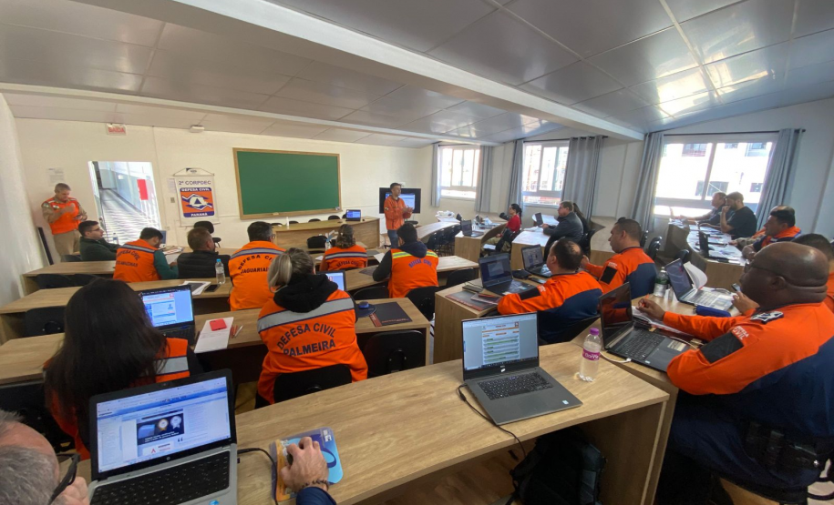 Coordenadores de Defesa Civil dos Campos Gerais recebem treinamento