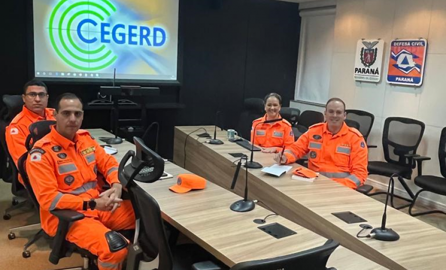 Visita dos militares do Corpo de Bombeiros Militar de Minas Gerais