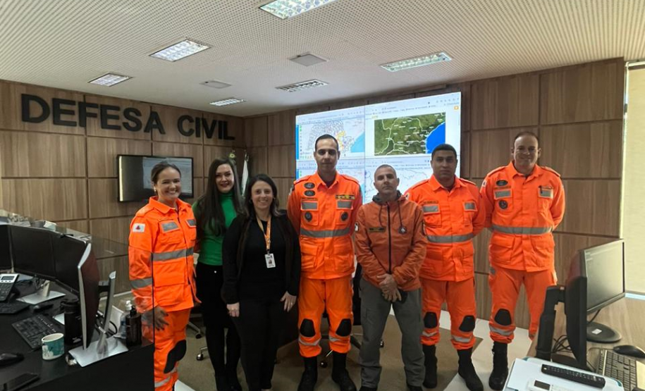 Visita dos militares do Corpo de Bombeiros Militar de Minas Gerais