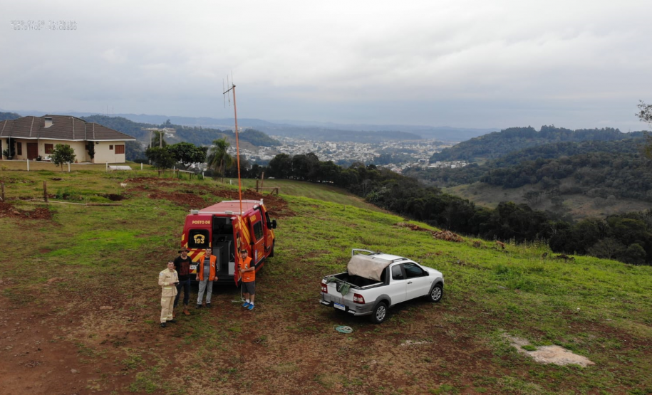 Radioamadores voluntários treinam protocolos em simulado de comunicação