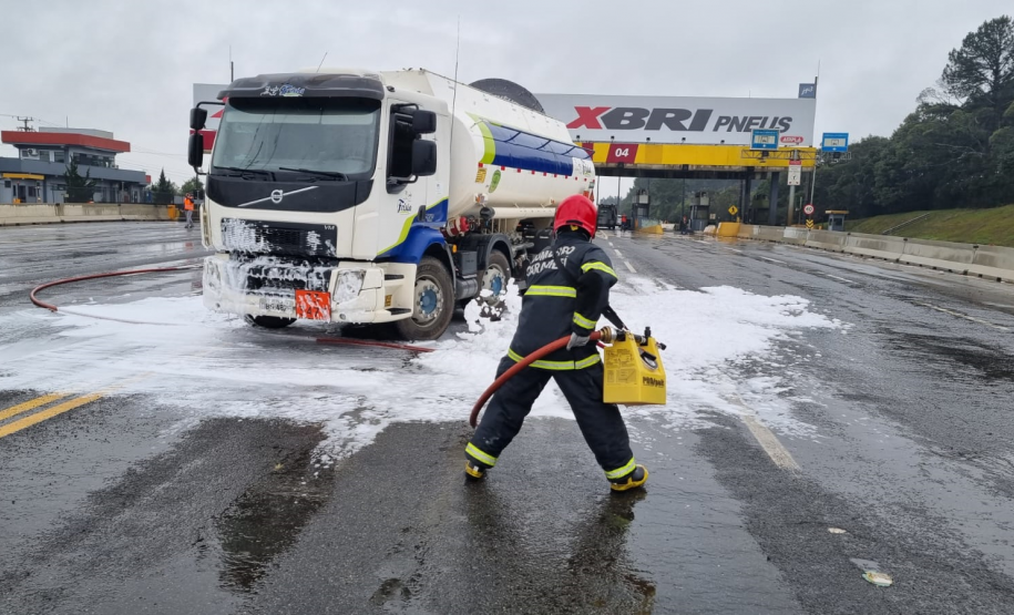 Radioamadores voluntários treinam protocolos em simulado de comunicação