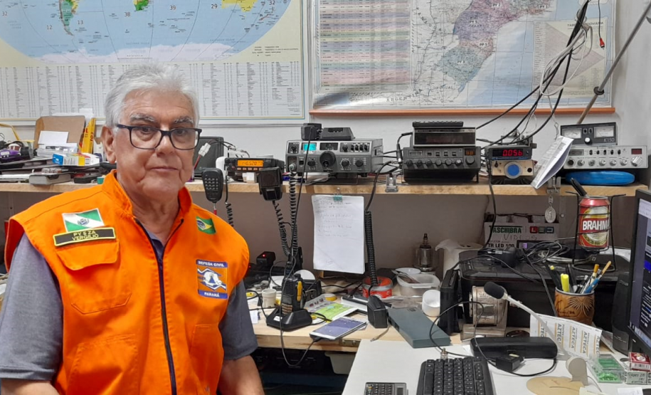 Radioamadores voluntários treinam protocolos em simulado de comunicação