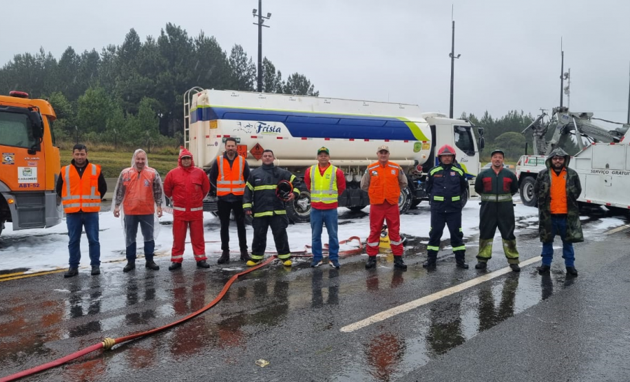 Radioamadores voluntários treinam protocolos em simulado de comunicação