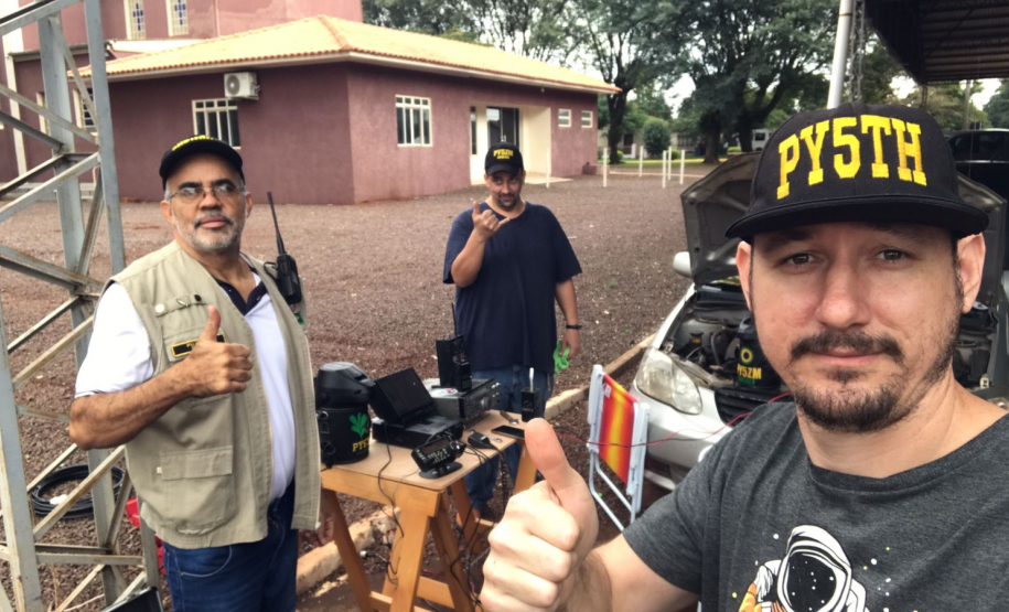 Radioamadores voluntários treinam protocolos em simulado de comunicação